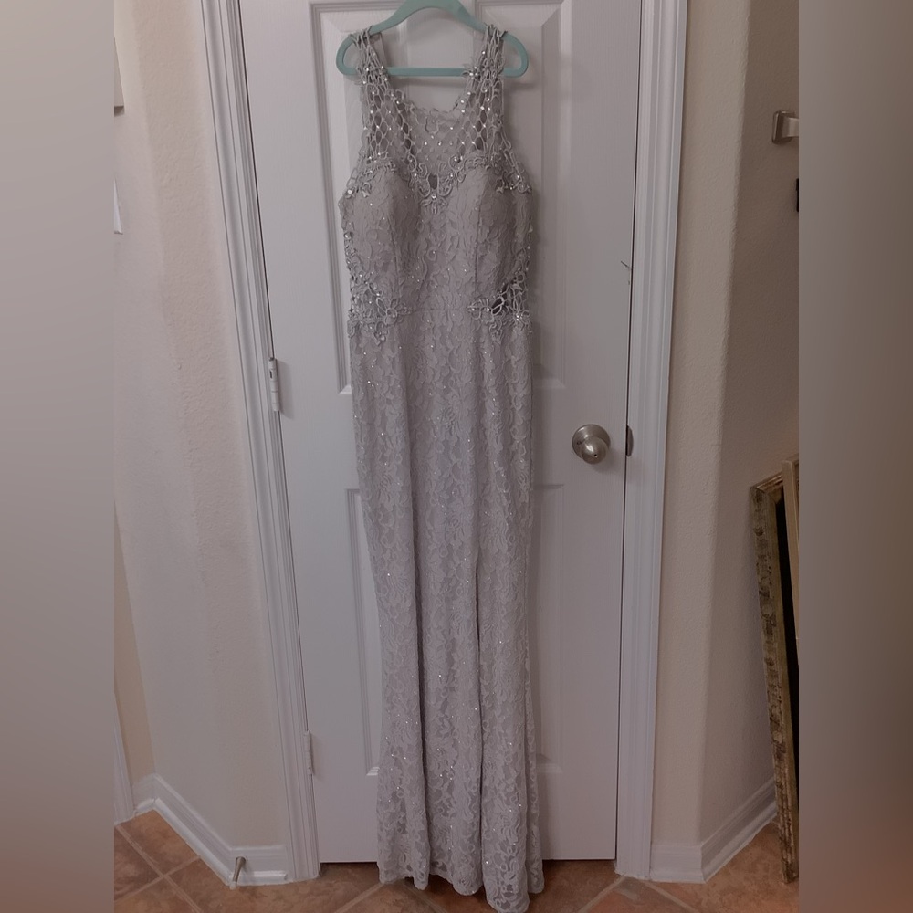 City Triangles Size 5 Juniors Silver Lace Formal Prom floor length Maxi Dress